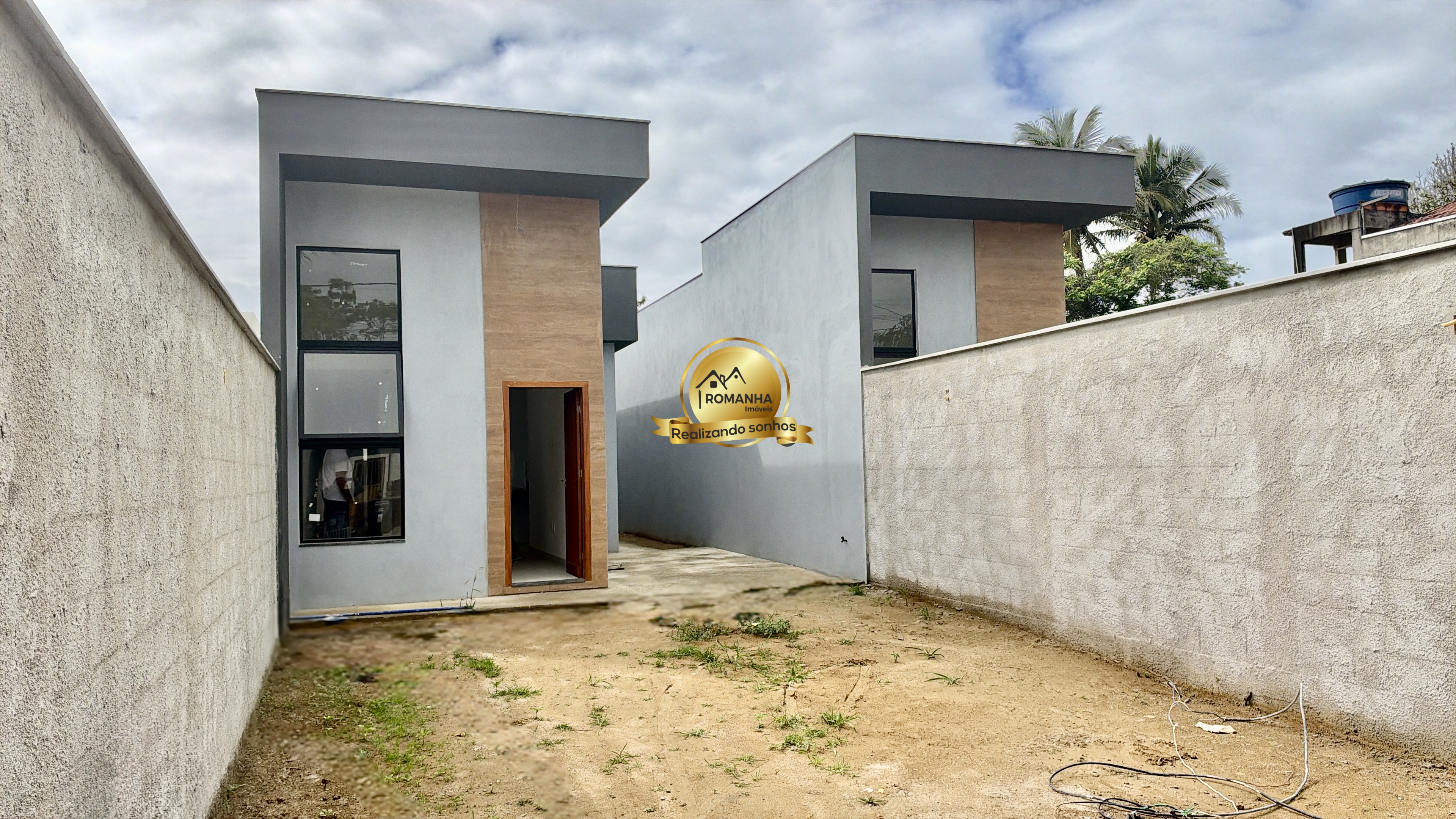 CASA LINEAR 3 QUARTOS COM SUÍTE E CLOSET 