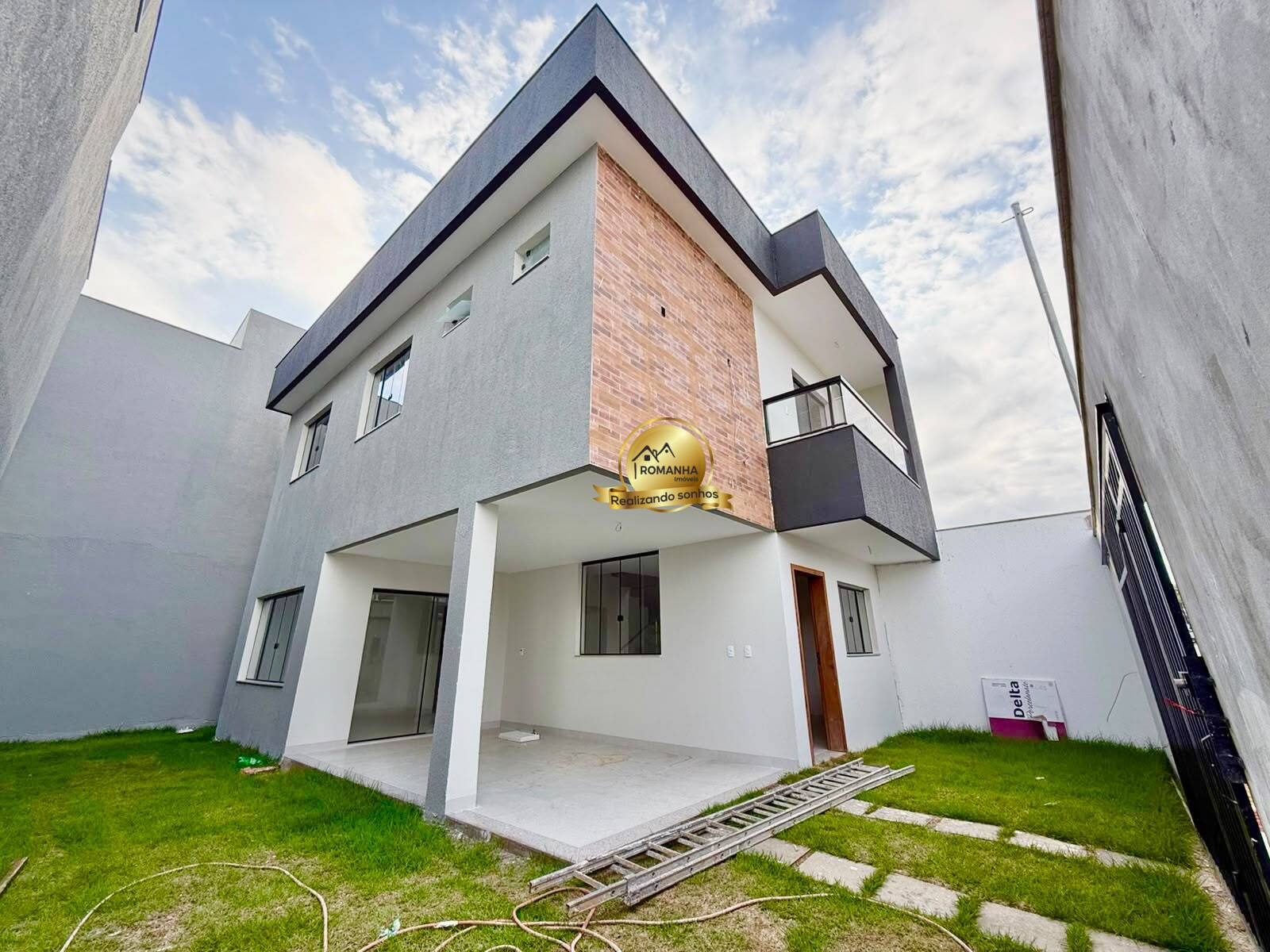 CASA DUPLEX 4QTS C/ SUÍTE QUINTAL GRANDE PLANÍCIE DA SERRA 
